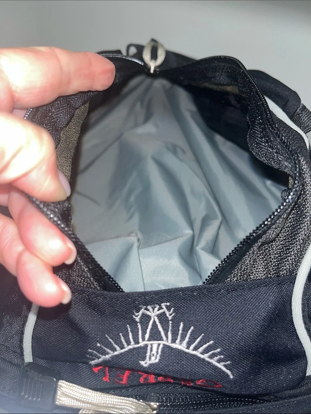 OSPREY sleek black